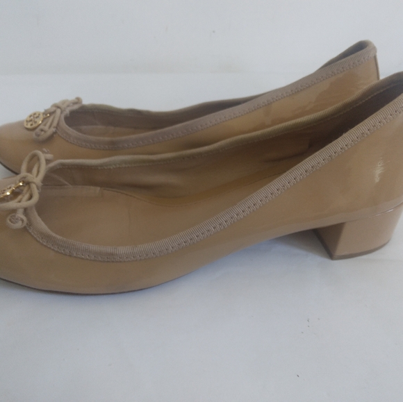 Tory Burch charm patent pumps sz 9 - Picture 7 of 12